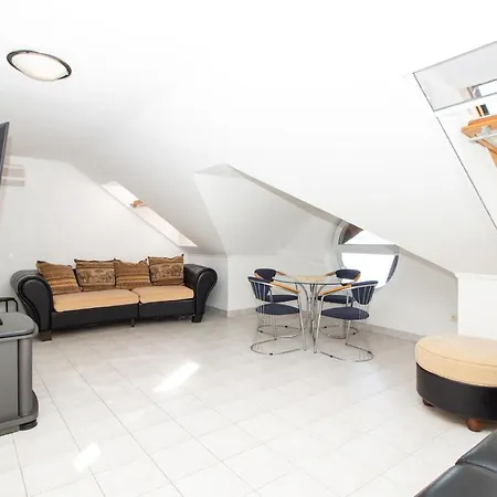 980 - Kozvetlen Vizparti Panoramas Egy Legteru, Tagas, Tetoteri Apartman