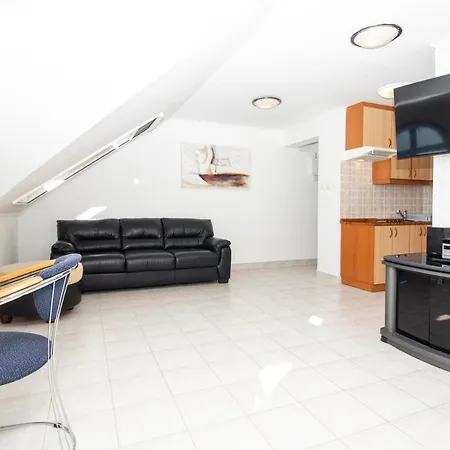 980 - Kozvetlen Vizparti Panoramas Egy Legteru, Tagas, Tetoteri Apartman Balatonoszod